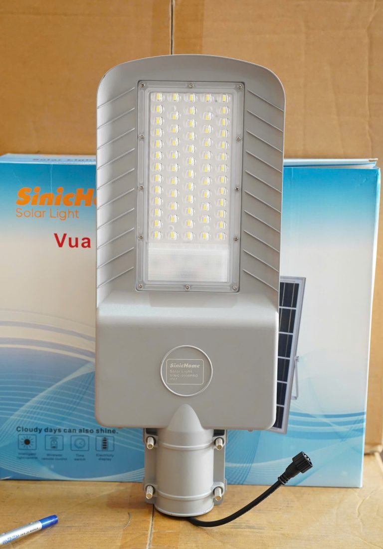 Mẫu Chim Ưng năng lượng mặt trời SINIC-9300PRO (300W)