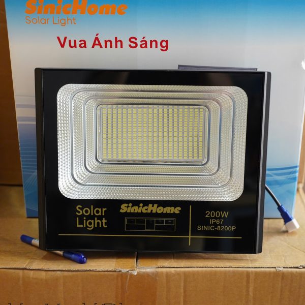 Đèn pha năng lượng mặt trời Sinic-DP8200P